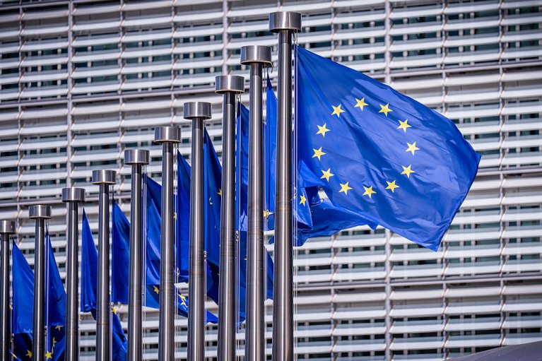 Єврокомісія погоджувала з Києвом вилучення українських чоловіків з програми захисту