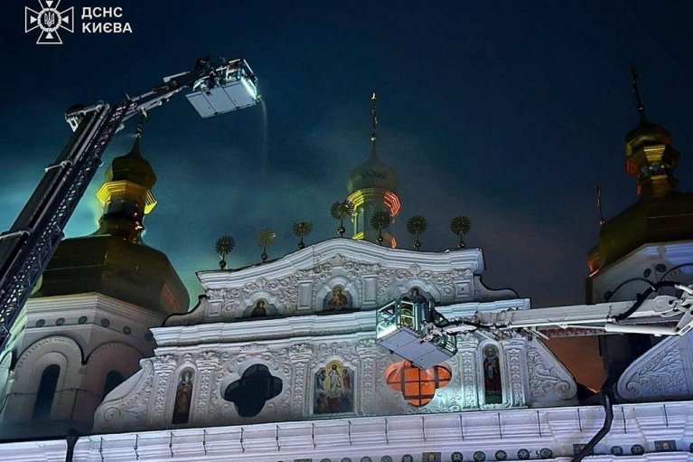 На восстановление Киево-Печерской лавры после обстрела выделят средства из госбюджета, — Зеленский