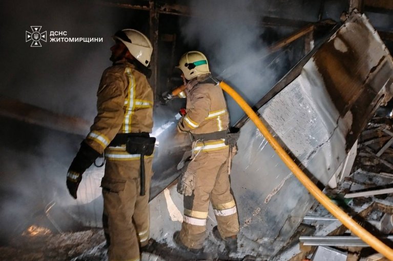 На Житомирщині ворожі БпЛА атакували критичну інфраструктуру та приватне підприємство
