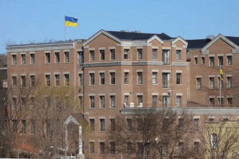 У Вашингтоні біля посольства України виявили підозрілий предмет: територію оточили