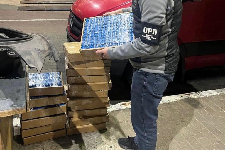 На кордоні вилучили майже 15 тисяч літій-іонних акумуляторів без декларування (ФОТО)