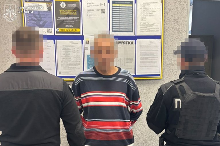 Неймовірно жорстоке вбивство: Львівʼянин більше 100 разів бив ножем ексдружину та не менше 20 - сина