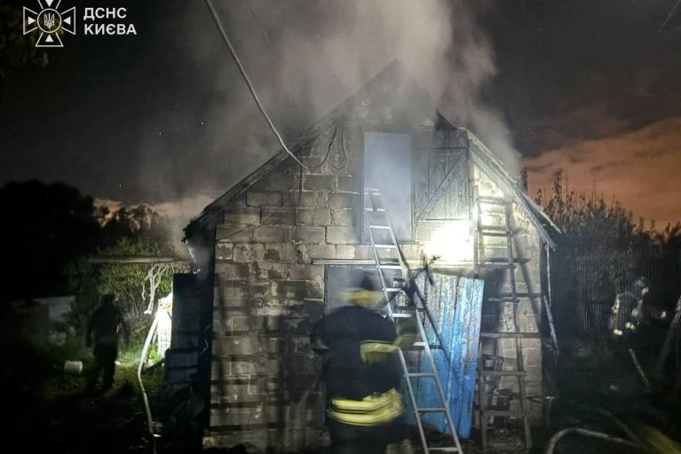 Ночная атака вызвала пожар в Киеве, после вечерней — до сих пор проблемы с водоснабжением (ФОТО)