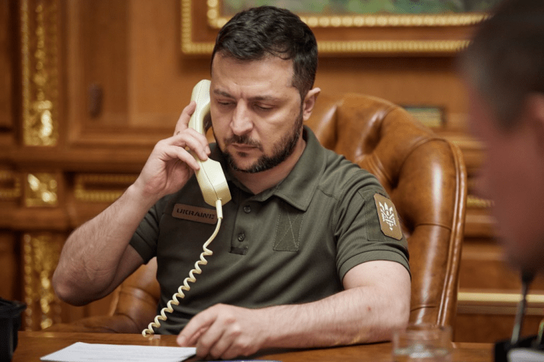 Зеленський поговорив телефоном з Віткоффом та Кушнером, — Axios