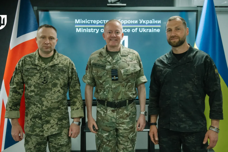 Укрепление Украины и защита неба: состоялась встреча министра МО и Главнокомандующего ВСУ с коллегами Великобритании