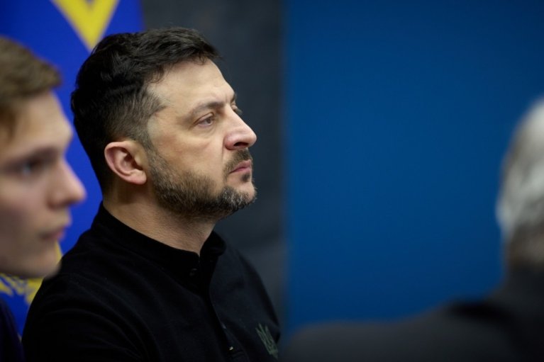 "Украине нужно перевести армию на контрактную систему": Зеленский ожидает, что партнеры помогут с финансированием