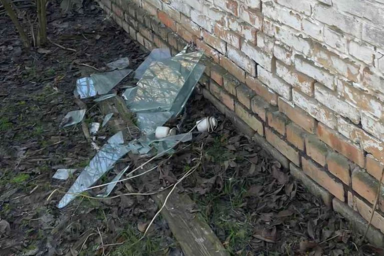 Войско РФ ударило по Балаклее на Харьковщине, на местах попаданий работают спасатели