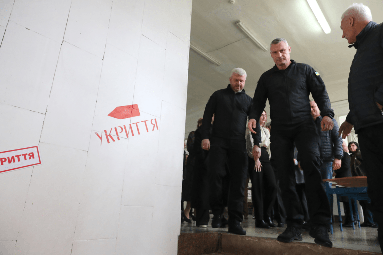 За последние 2 года в столице выполнили ремонты укрытий в 76 учебных заведениях, — Кличко показал отремонтированное убежище в одной из школ