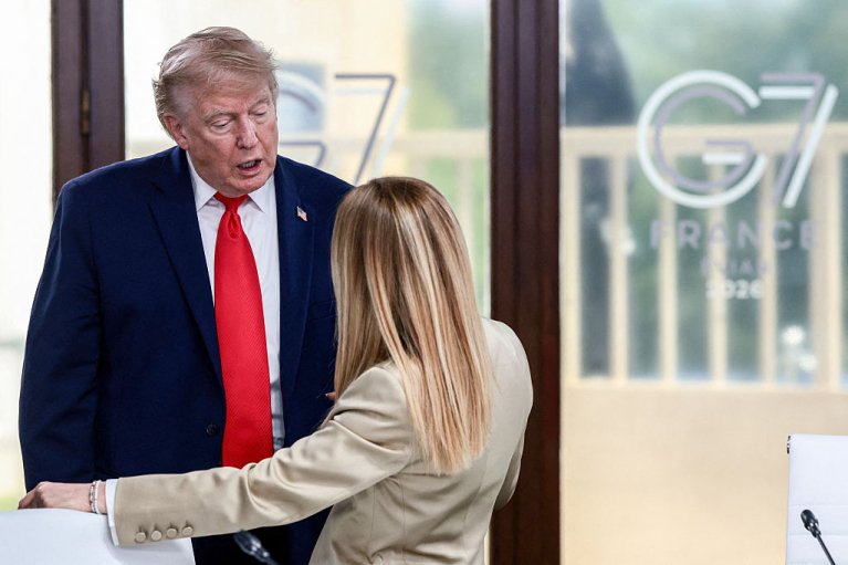 Трамп заявил, что Мэлони "умоляла о фото" с ним: премьер Италии отреагировала