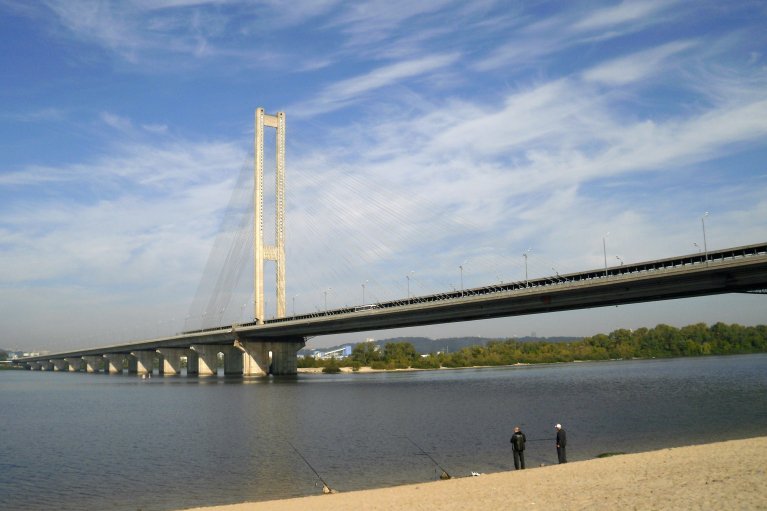 На одном из ключевых мостов Киева введут ограничение движения