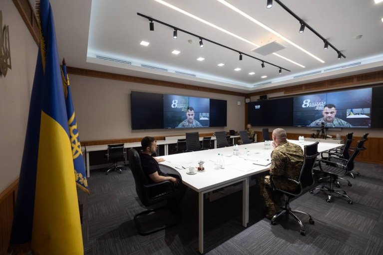 Зеленский рассказал о встрече с военными командирами