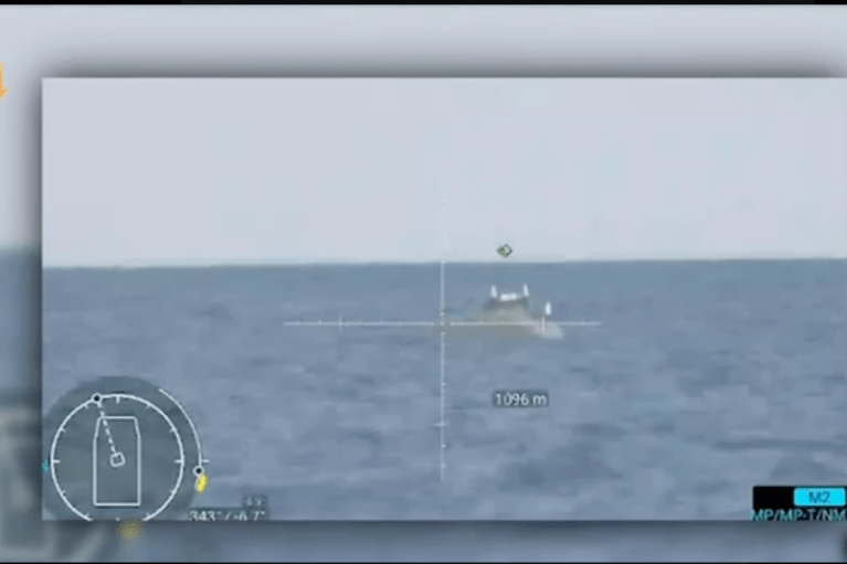 ВМС показали перший в історії бій морських безекіпажних катерів (ВІДЕО)