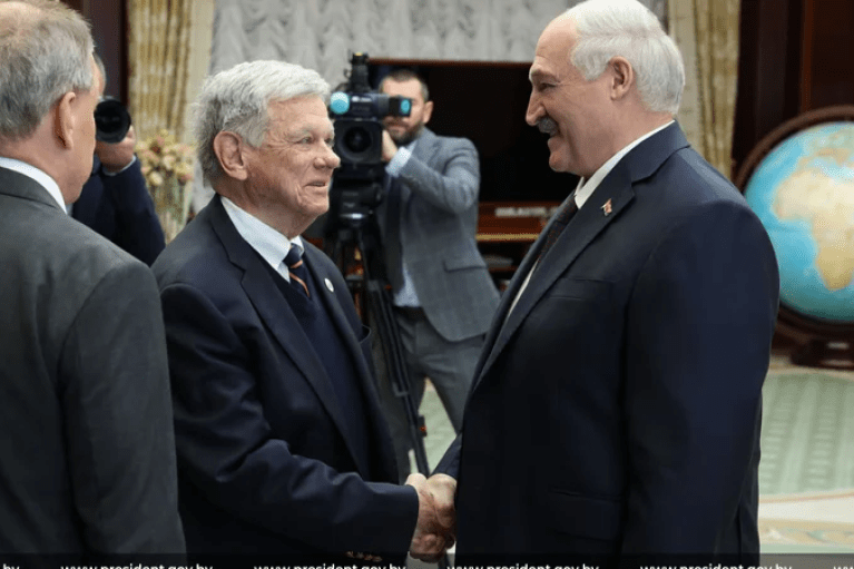Лукашенко провів зустріч із спецпосланцем США: домовилися про розмороження білоруських грошей