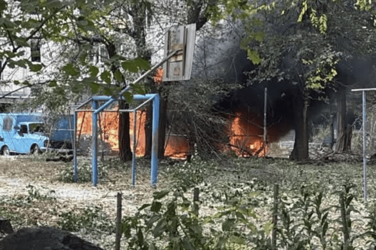 Є поранені: росіяни атакували багатоповерхівку в Кременчуці