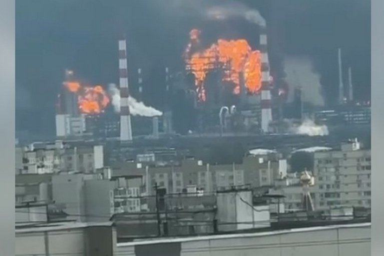 Москва снова под ударами дронов, на НПЗ догорают резервуары (ВИДЕО)