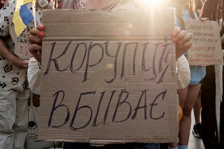 Чому антикорупціонери атакують одних політиків і обходять інших: Постернак розкритикував вибірковість боротьби з корупцією