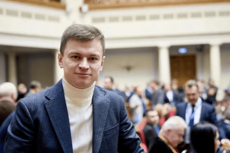 "Шлагбаум Корецького" та боргова криза: Костюк заявив, що уряд не вирішив проблему теплопостачальників