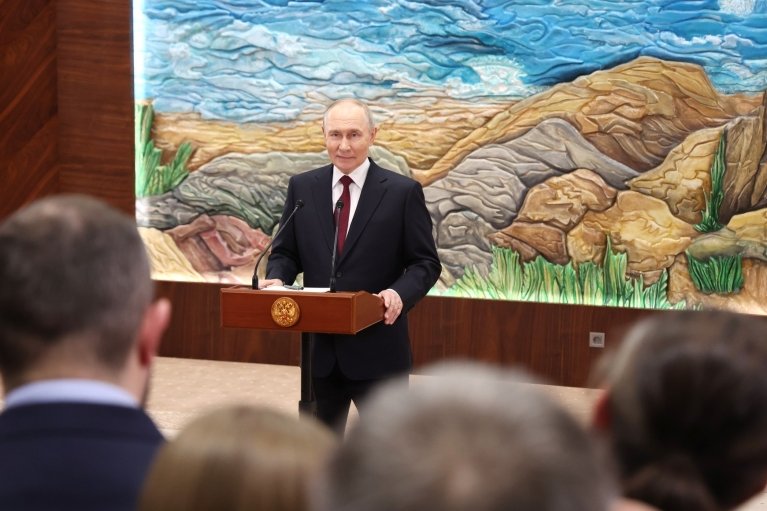 Замість коментаря щодо ударів по Москві Путін посміявся на саміті у Казані (ВІДЕО)
