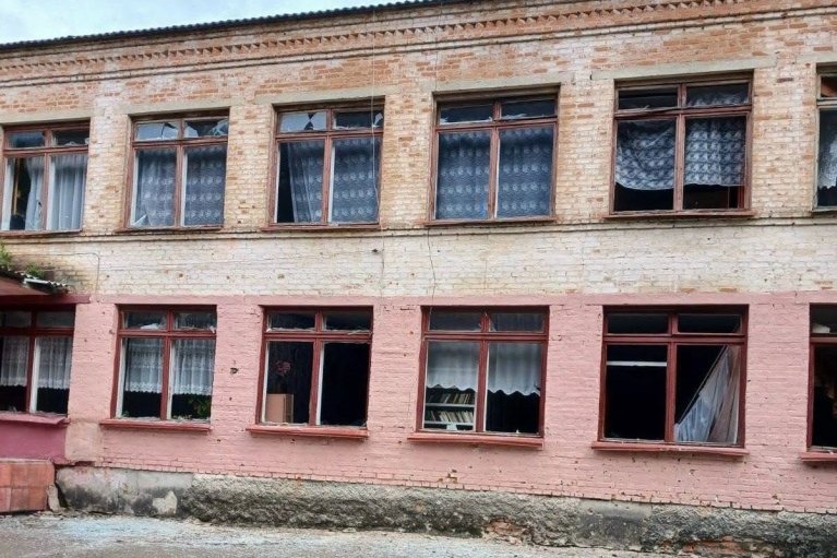 Ворог невпинно атакує Чернігівщину. Пошкоджені будинки, школа та Будинок культури