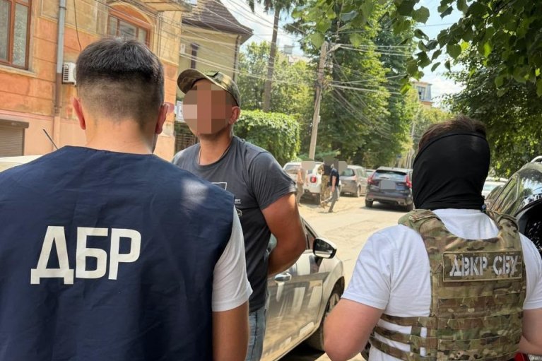 На Буковине задержали военного, который помогал уклонистам пересекать границу вне пунктов пропуска