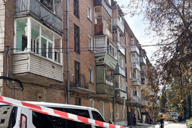 Окупанти вгатили КАБами по житлових квартах Сум: що відомо