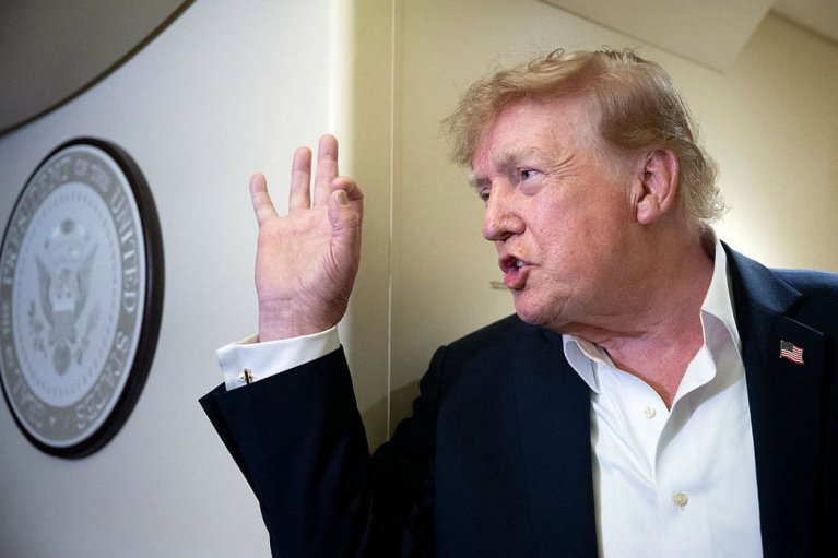 "Это обман": Трамп отверг опасения, что ИИ может захватить мир