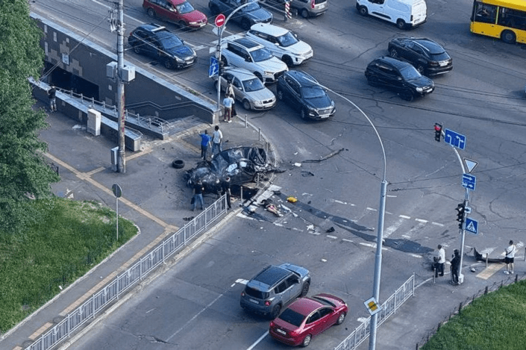 Авто вылетело в подземный переход: В Киеве в страшном ДТП погибли по меньшей мере четыре человека (ФОТО, ВИДЕО)