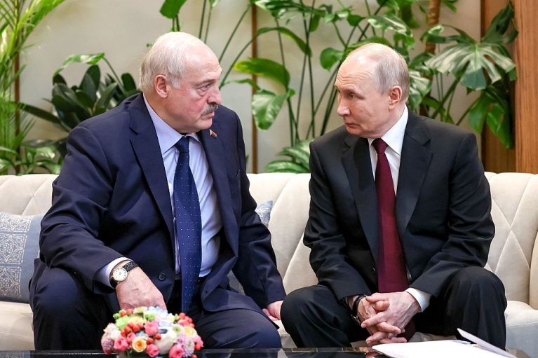 Путін послав Лукашенка. Захищати його він не буде