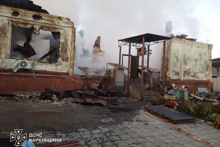 Окупанти пів ночі били по Ізюму: постраждали 5 людей, пошкоджено оселі та адмінбудівлю (ФОТО)