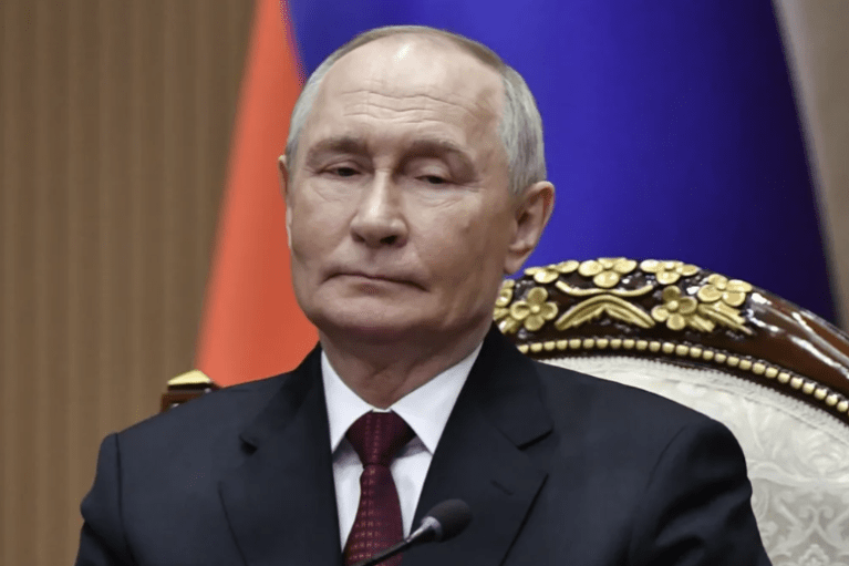 Bloomberg: Британія, Німеччина та Франція працюють над планом залучення Путіна до переговорів