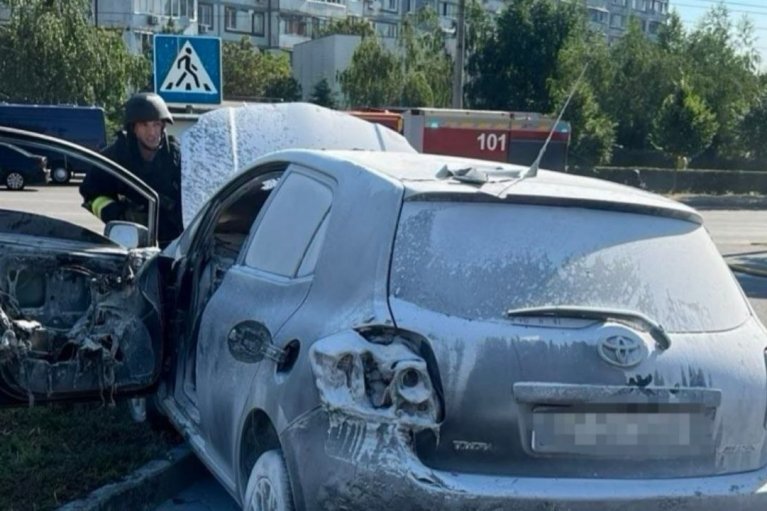 Оккупанты ударили по АЗС в Запорожье, загорелись автомобили (ФОТО)