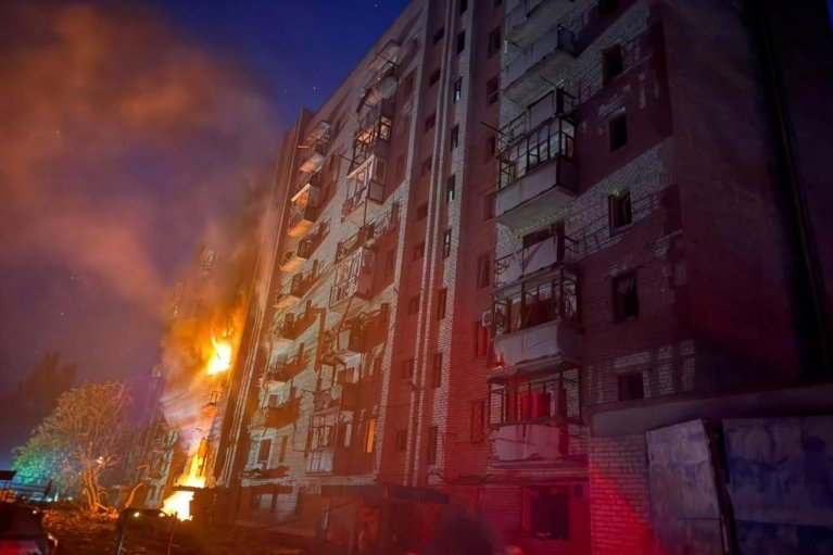 Восемь ударов за полчаса: россияне сбросили авиабомбы на Краматорск и пригород (ВИДЕО)