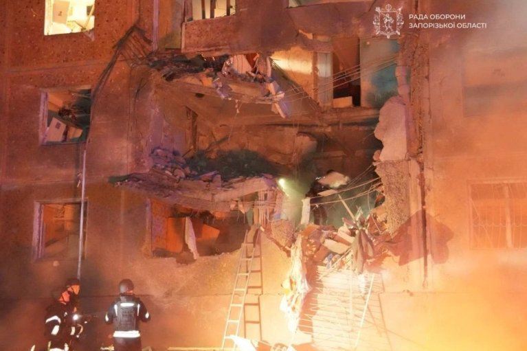 Вдосвіта Запоріжжя знову зазнало ворожої атаки: є загиблі, багато поранених (ФОТО)