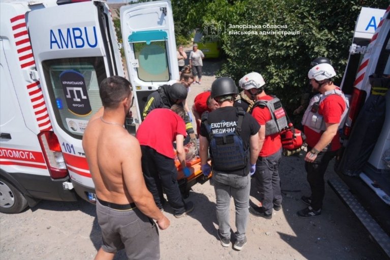 Росіяни повторно вдарили КАБами по Запоріжжю: поранені восьмеро людей (ФОТО)