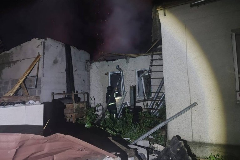 На Дніпропетровщині від обстрілів загинула людина, пошкоджені підприємство та ферма (ФОТО)