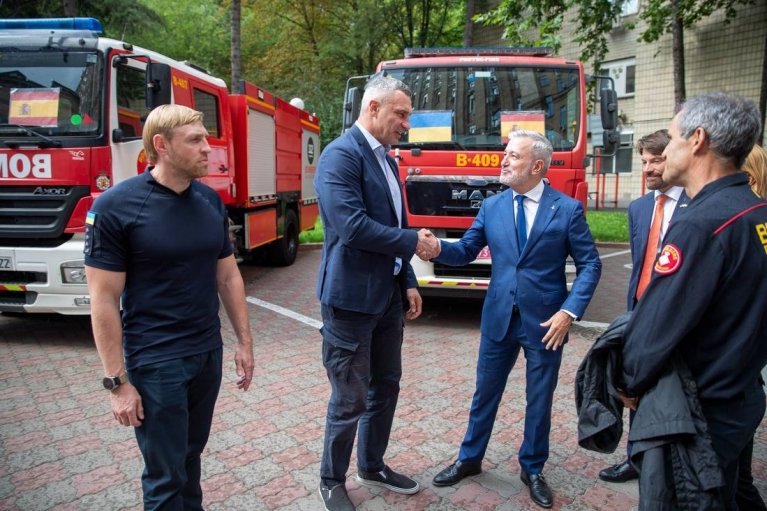 Ще одну партію пожежних автомобілей отримав Київ від Барселони, — Кличко