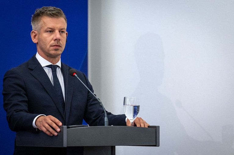 Прем'єр Угорщини продовжив нагнітати: побачив "сільський футбол" у запрошенні до "Карпатської вісімки"
