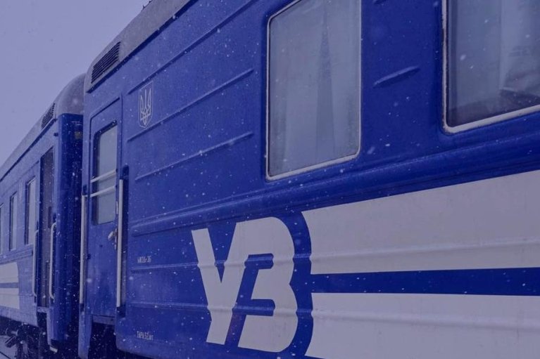 Укрзализныця сообщила о задержке ряда поездов из-за массированных обстрелов