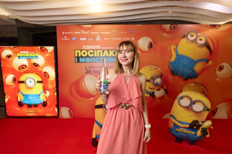 Звезда дубляжа Анна Кошмал посетила премьеру анимации "Миньоны и Монстряки"