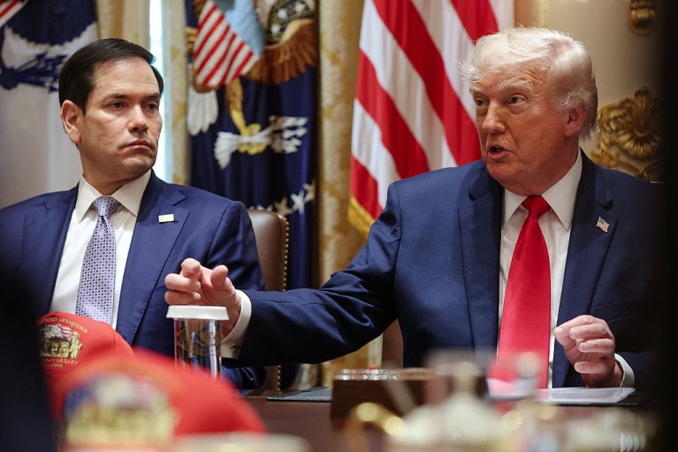 Рубио убеждает, что Трамп никогда не спит на официальных мероприятиях: но шеф снова подвел (ВИДЕО)