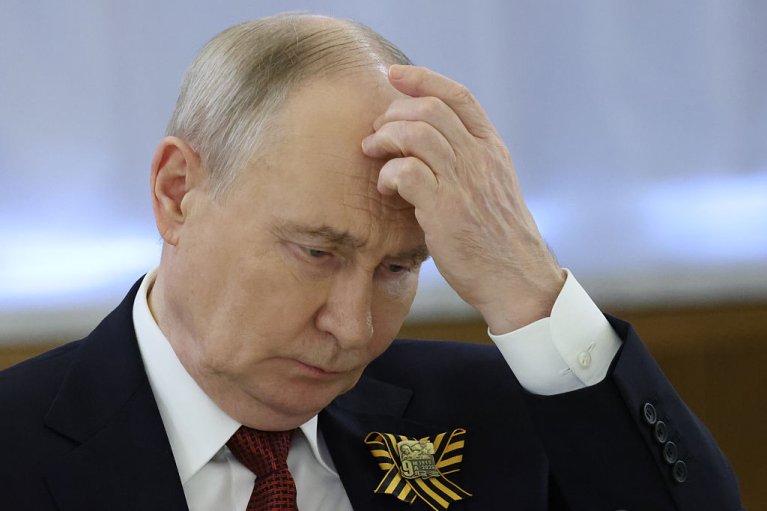 Доходы бюджета России упали на 40%, "дыра" превысила $80 млрд,— СВР