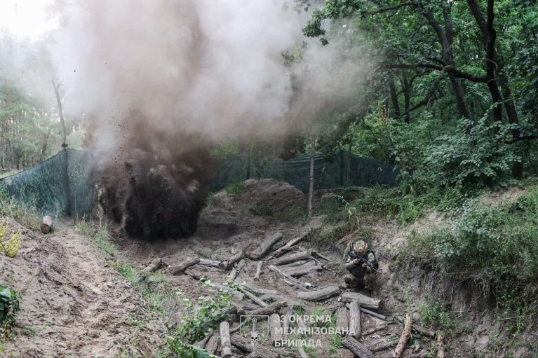 Наразі тривають штурми росіян на трьох напрямках