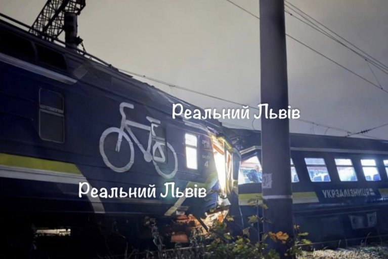 Во Львове столкнулись два поезда: что известно о пострадавших