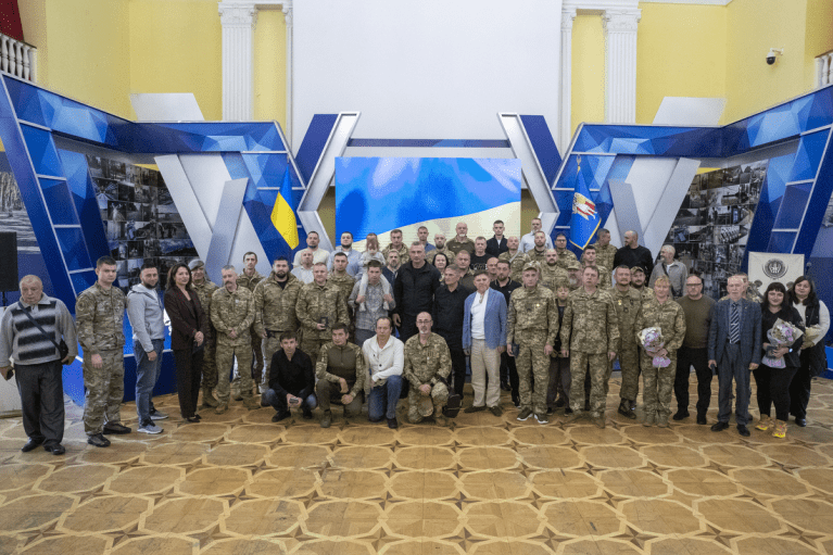 Виталий Кличко наградил киевлян-военнослужащих ко Дню Защитников и Защитниц