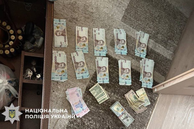 У Києві оголосили підозру 18-річному хлопцю, який продавав військовим неіснуючі пікапи (ФОТО)