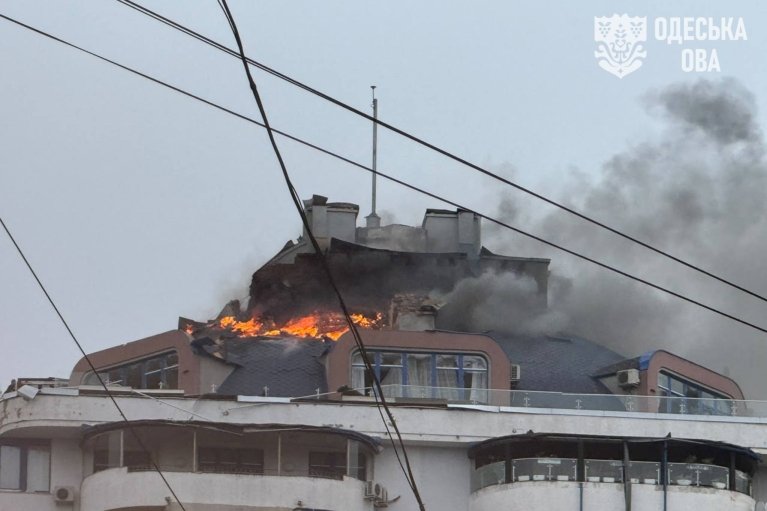 Ворог вдарив по багатоповерхівці в Одесі: є постраждалі