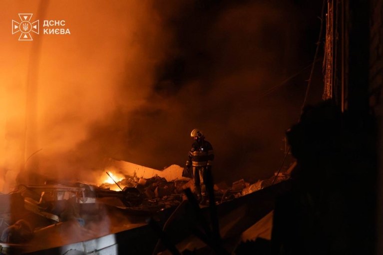 Російський удар по Києву пошкодив дитячу лікарню та газову мережу (ФОТО)