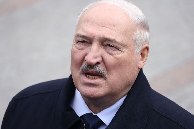 Удар по автобусу в Брянской области: Лукашенко "ждет истины", но заранее обвинил украинский дрон