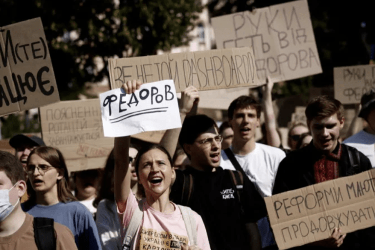 Отставка Федорова: в Киеве задержан мужчина якобы за координацию митингов, однако он был в СУЧ, — СМИ