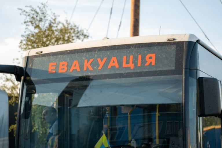 Еще 16 населённых пунктов: на Днепропетровщине расширили принудительную эвакуацию семей с детьми